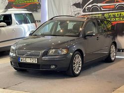 Grå Begagnad 2004 Volvo V50 Summum Kombi | 34 900 kr (Marknadspris)