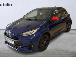 Mörkblå Begagnad 2021 Toyota Yaris Hybrid Style Halvkombi | 234 900 kr (Marknadspris)
