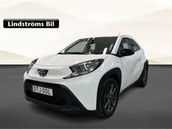 Pure white (040) Begagnad 2022 Toyota Aygo X-play Halvkombi | 179 900 kr (Marknadspris)