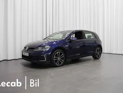 Mörkblå (atlantic blue metallic) Begagnad 2020 VW Golf VIII GTE Kombi | 209 500 kr (Bra pris)