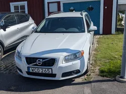 Vit Begagnad 2013 Volvo V70 Momentum Kombi | 79 000 kr (Marknadspris)