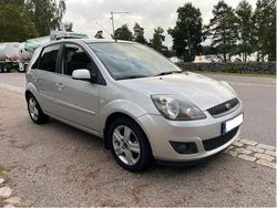 Grå Begagnad 2007 Ford Fiesta Halvkombi | 25 000 kr (Marknadspris)