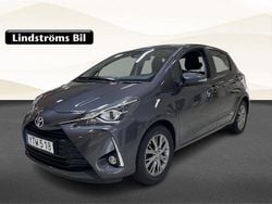 Mörkgrå Begagnad 2017 Toyota Yaris Active Halvkombi | 159 900 kr (Marknadspris)