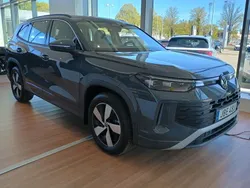 Grå (dolphin grey metallic) Ny 2025 VW Tayron Life SUV | 444 900 kr (Marknadspris)
