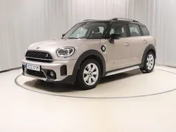 Grå Begagnad 2021 Mini Cooper Countryman SUV | 288 700 kr (Marknadspris)