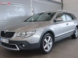 Brun Begagnad 2013 Skoda Superb Elegance Kombi | 64 900 kr (Marknadspris)