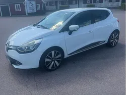 Vit Begagnad 2015 Renault Clio IV Halvkombi | 65 000 kr (Marknadspris)