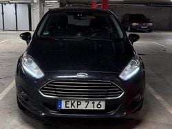 Svart Begagnad 2017 Ford Fiesta Titanium Halvkombi | 67 500 kr (Bra pris)