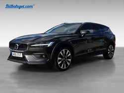 Grå Begagnad 2023 Volvo V60 CC Plus Kombi | 439 000 kr (Marknadspris)