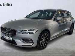 Grå Begagnad 2023 Volvo V60 Plus Kombi | 479 900 kr (Marknadspris)