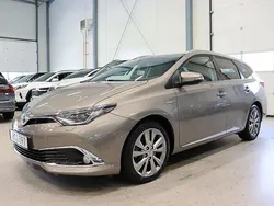 Brun Begagnad 2016 Toyota Auris Touring Sports Executive Kombi | 179 900 kr (Marknadspris)