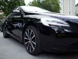 Svart Begagnad 2018 Volvo V40 Momentum Kombi | 164 900 kr (Marknadspris)