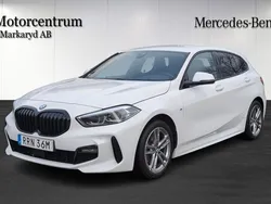 Vit Begagnad 2021 BMW 118 Shadowline Halvkombi | 219 000 kr (Marknadspris)