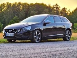 Svart Begagnad 2012 Volvo V60 R-Design Kombi | 145 000 kr (Bra pris)