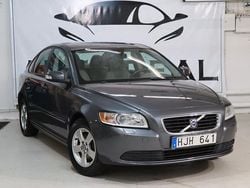 Grå Begagnad 2008 Volvo S40 Kinetic Sedan | 54 900 kr (Marknadspris)