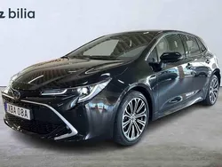 Svart Begagnad 2020 Toyota Corolla Hybrid Halvkombi | 239 900 kr