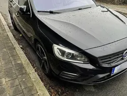 Svart Begagnad 2015 Volvo V60 Kombi | 160 000 kr (Marknadspris)