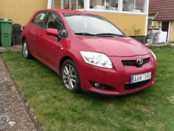 Röd Begagnad 2010 Toyota Auris Halvkombi | 42 000 kr (Bra pris)