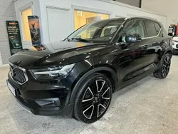 Svart Begagnad 2021 Volvo XC40 Momentum SUV | 259 900 kr