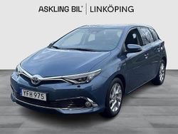 Blå Begagnad 2016 Toyota Auris Hybrid Executive Halvkombi | 169 000 kr (Marknadspris)