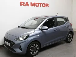 Blå (meta blue) Begagnad 2023 Hyundai i10 Essential Halvkombi | 164 800 kr (Marknadspris)