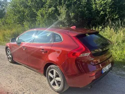 Röd Begagnad 2014 Volvo V40 Kinetic Kombi | 93 000 kr (Marknadspris)