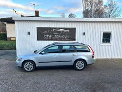 Ljusgrå Begagnad 2004 Volvo V50 Kombi | 22 500 kr (Marknadspris)