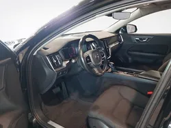 Svart Begagnad 2020 Volvo V60 Momentum Kombi | 259 900 kr (Marknadspris)