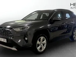 Mörkgrå (grey) Begagnad 2019 Toyota RAV4 Hybrid SUV | 310 000 kr (Marknadspris)