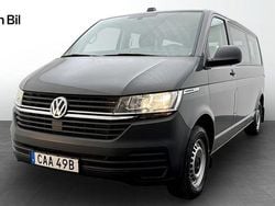 Grå Begagnad 2022 VW Caravelle Minibuss | 459 900 kr (Marknadspris)