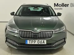 Grön (emerald green metallic) Begagnad 2020 Skoda Superb LAURIN & KLEMENT Kombi | 269 900 kr (Marknadspris)