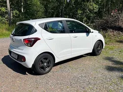 Vit Begagnad 2017 Hyundai i10 Comfort Halvkombi | 75 000 kr (Marknadspris)