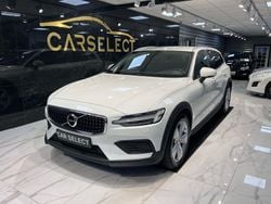 Vit Begagnad 2022 Volvo V60 CC Momentum Kombi | 299 000 kr (Bra pris)