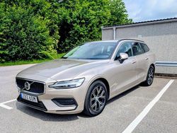 Grå Begagnad 2023 Volvo V60 Plus Kombi | 309 000 kr (Bra pris)