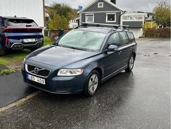 Blå Begagnad 2011 Volvo V50 Kinetic Kombi | 42 000 kr (Marknadspris)