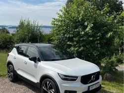 Vit Begagnad 2019 Volvo XC40 R-Design SUV | 270 000 kr (Marknadspris)