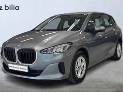 Grå Begagnad 2023 BMW 225 Active Tourer Minibuss | 327 900 kr