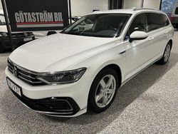 Candywhite med klarlack Begagnad 2021 VW Passat Executive Kombi | 208 000 kr (Bra pris)