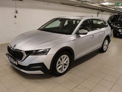 Silver (brilliant silver metallic) Begagnad 2022 Skoda Octavia Scout Kombi | 289 900 kr (Lite dyr)