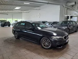 Svart (svart safir metallic) Begagnad 2019 BMW 520 M Sport Kombi | 299 800 kr (Marknadspris)