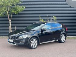 Svart Begagnad 2016 Volvo V60 CC Momentum Kombi | 119 900 kr (Marknadspris)