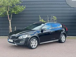 Svart Begagnad 2016 Volvo V60 CC Momentum Kombi | 119 900 kr (Marknadspris)