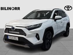 Vit Begagnad 2022 Toyota RAV4 Hybrid Executive SUV | 269 900 kr (Bra pris)