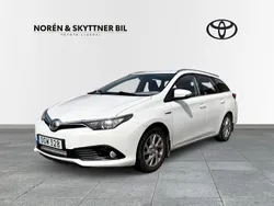 Vit Begagnad 2016 Toyota Auris Touring Sports Active Kombi | 149 000 kr (Marknadspris)