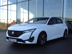 Vit Begagnad 2022 Peugeot 308 Active Halvkombi | 209 900 kr (Marknadspris)
