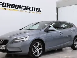 Grå Begagnad 2016 Volvo V40 Momentum Kombi | 119 900 kr (Marknadspris)