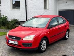 Röd Begagnad 2006 Ford Focus Halvkombi | 22 500 kr (Marknadspris)