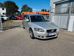 Ljusgrå Begagnad 2011 Volvo V50 Standard Kombi | 99 900 kr (Dyr)