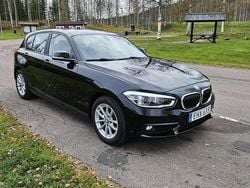Svart Begagnad 2016 BMW 118 Halvkombi | 122 000 kr (Superpris)