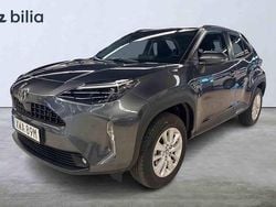 Mörkgrå (grå) Begagnad 2025 Toyota Yaris Cross Active SUV | 299 900 kr (Bra pris)